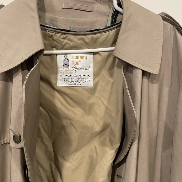 A classic London Fog trench coat. Belted trench overcoat w/ removable liner - Picture 1 of 5